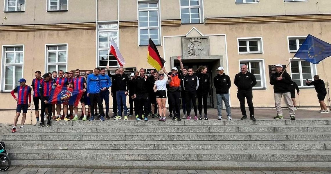 Sztafeta Pamięci i Pojednania. Biegacze przebiegną przez powiat strzelecki