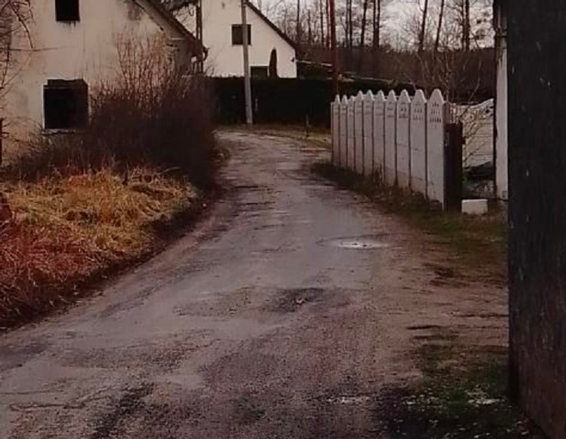 Ta droga jest w fatalnym stanie. Czy mieszkańcy doczekają się remontu?