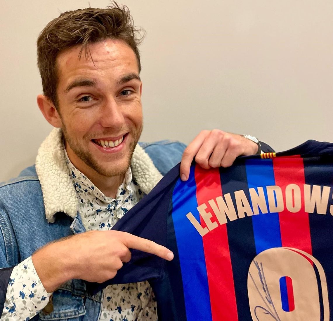 Tomasz Sobania z Toszka dobiegł do Barcelony i spotkał się z Lewandowskim