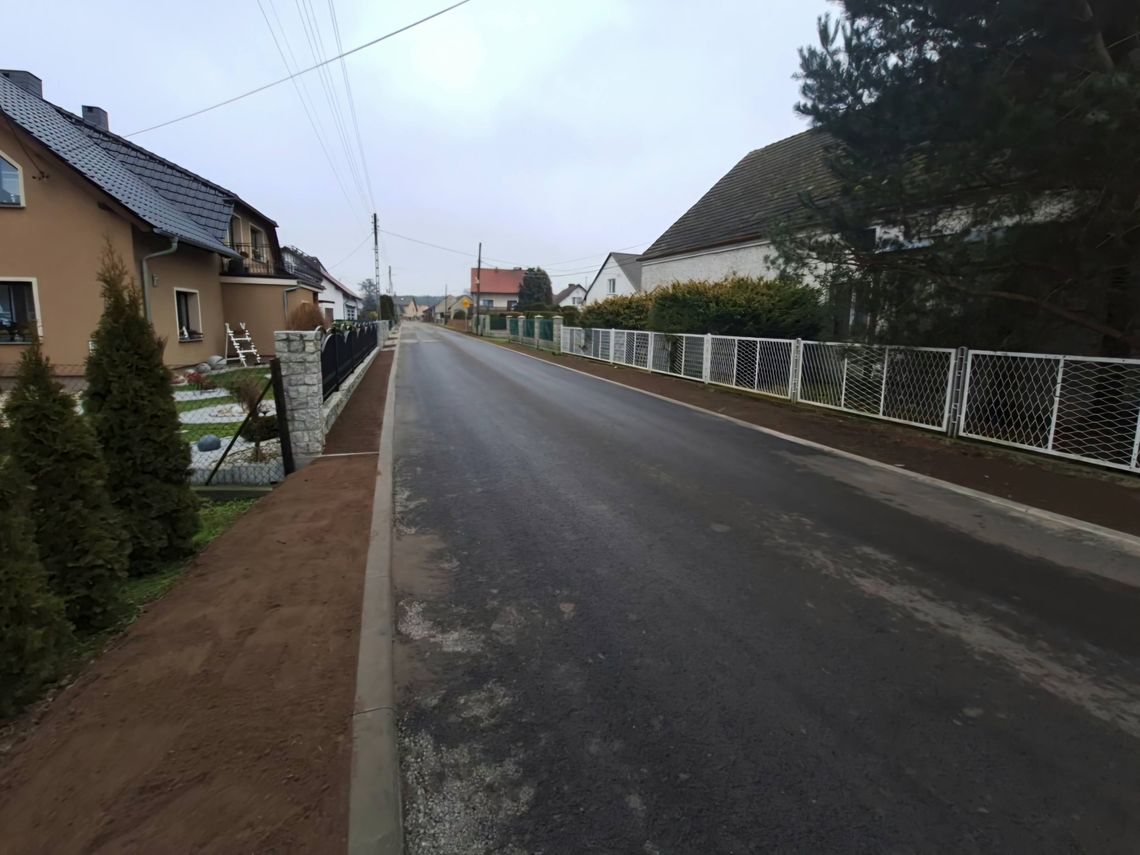 Trzy drogi w gminie Leśnica zyskały nową nawierzchnie