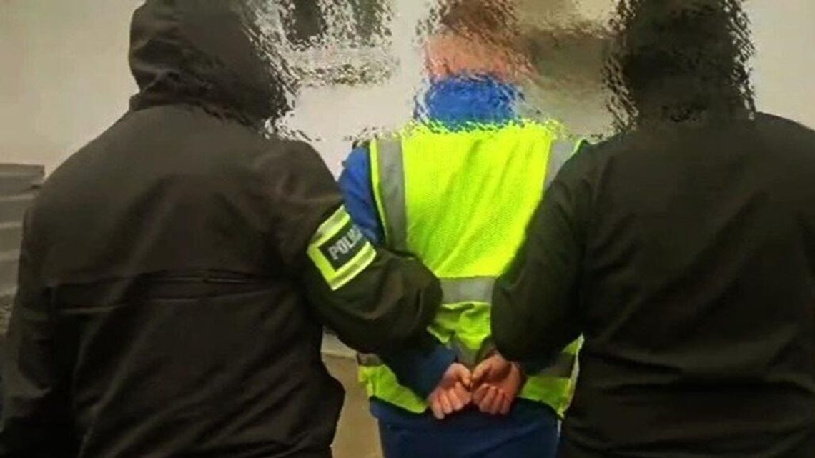 Tymczasowy areszt dla Karola B. Ma zarzut seksualnego wykorzystania 11-latki Tymczasowy areszt dla Karola B. Ma zarzut seksualnego wykorzystania 11-latki