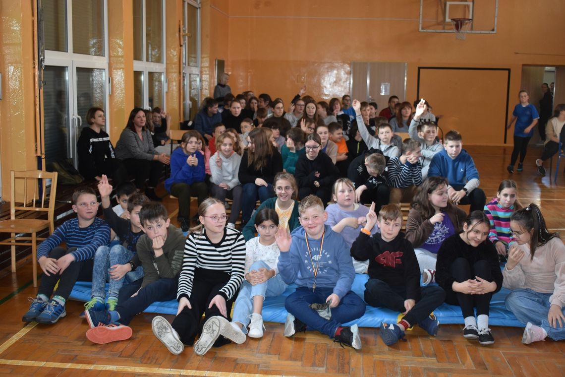 Uczniowie szkół podstawowych z gminy Leśnica przenieśli się w świat czereśni