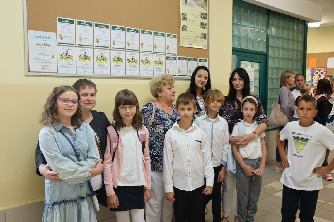 Uczniowie z powiatu strzeleckiego wrócili do szkół. "Oby rok spokojnie minął"