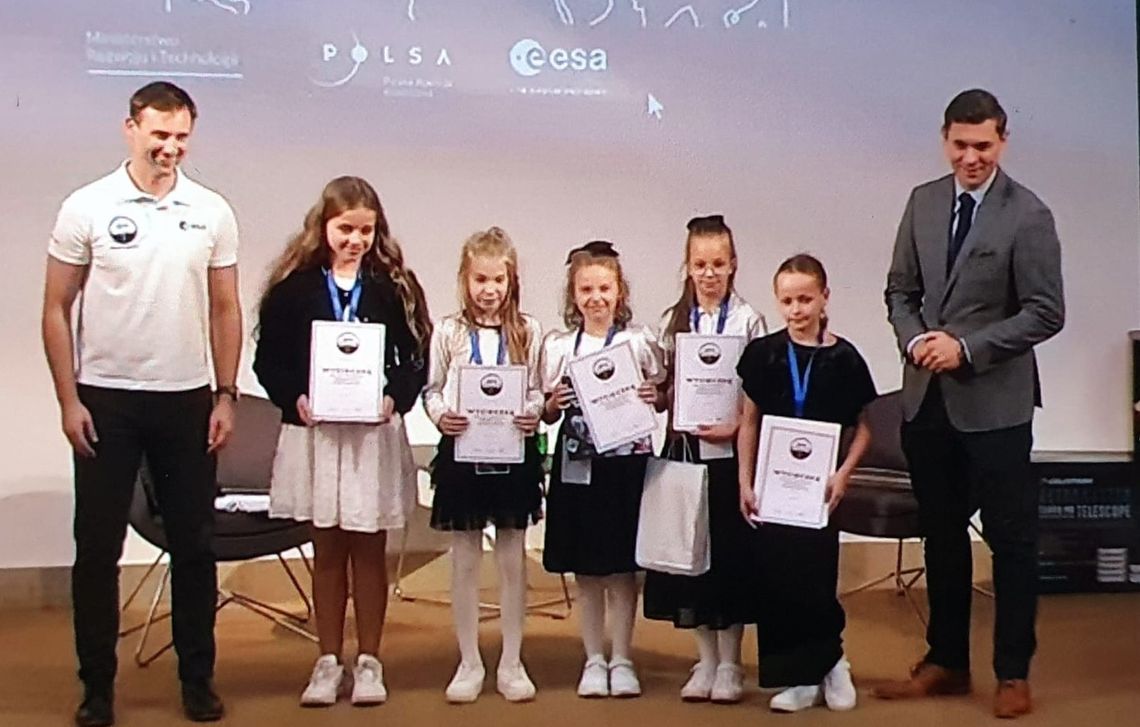 Uczennice z Krośnicy poznały Sławosza Uznańskiego-Wiśniewskiego