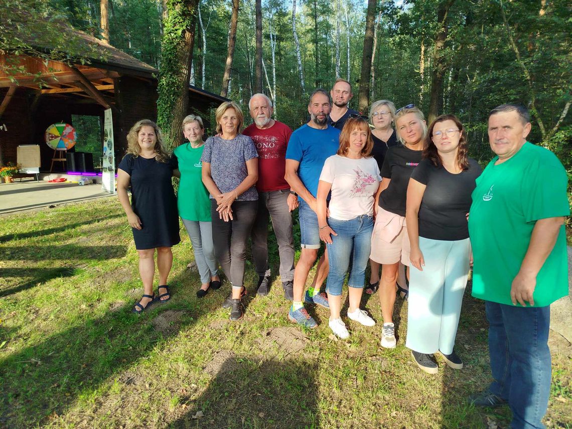 W Spóroku bawili się pod szumiącymi dębami. Były tańce i śpiewy