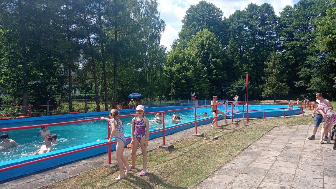 Basen letni w Zawadzkiem jest już otwarty. Można się kąpać i odpoczywać