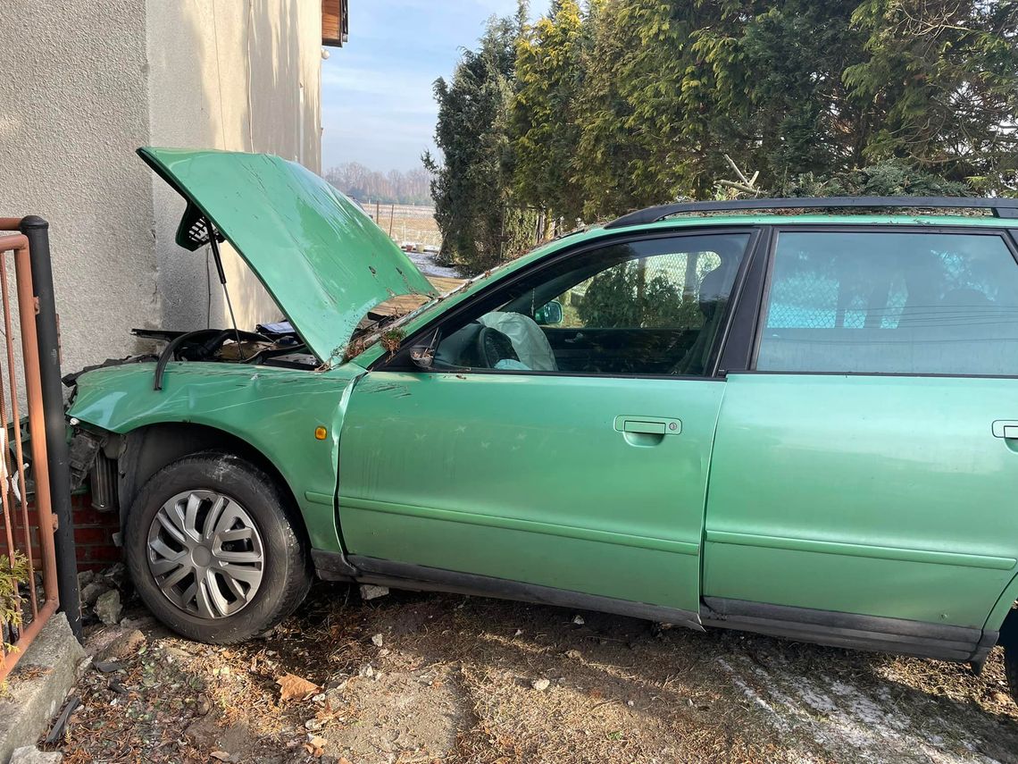 W Zawadzkiem samochód wjechał w dom W Zawadzkiem samochód wjechał w dom