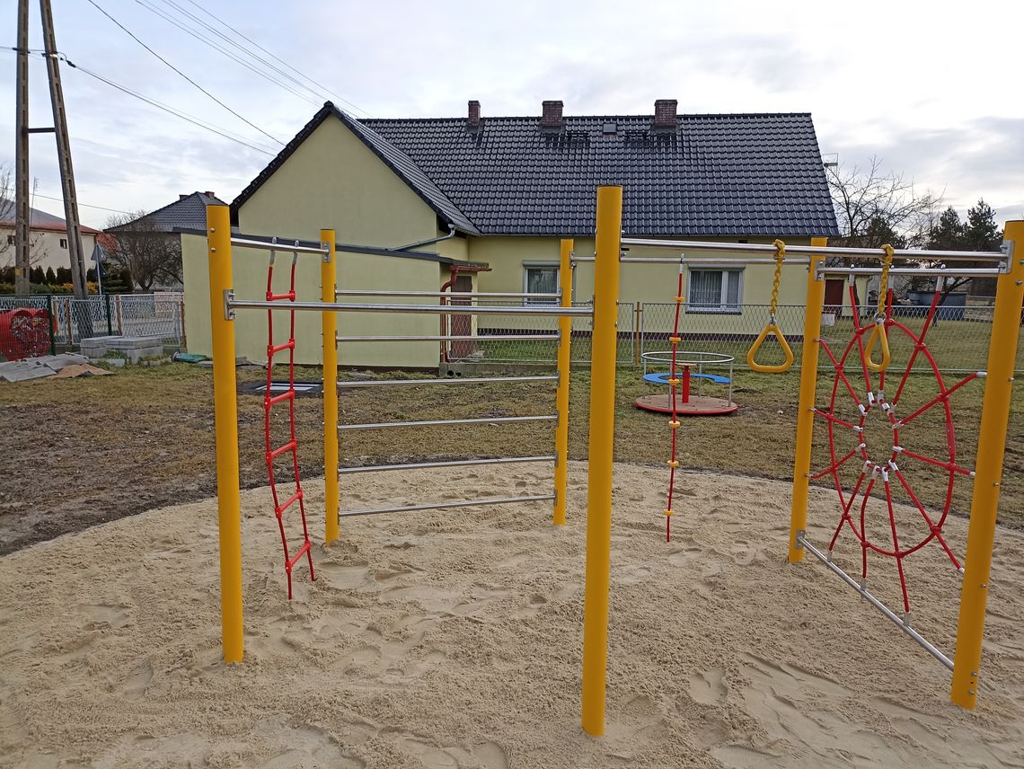 W Żędowicach powstał plac zabaw, jak marzenie. Skorzystają młodsi i starsi