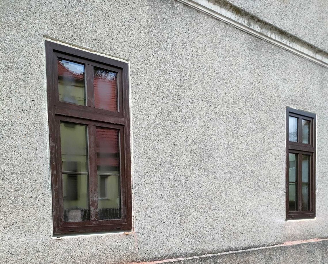 WCK w Kielczy z nowymi oknami i drzwiami. "Obiekt wygląda coraz lepiej" WCK w Kielczy z nowymi oknami i drzwiami. "Obiekt wygląda coraz lepiej"