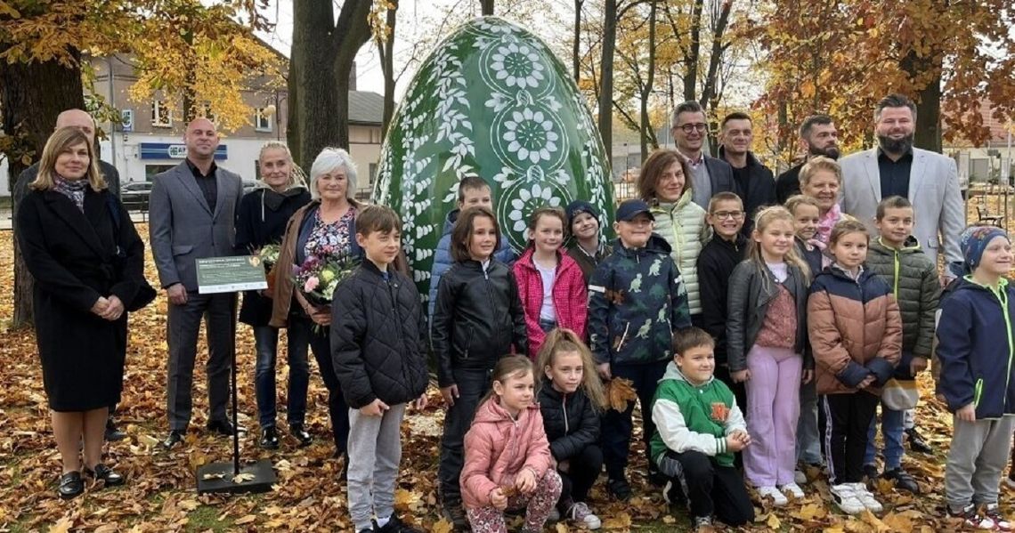 Wielka kroszonka stanęła na Placu Hutnika w Zawadzkiem