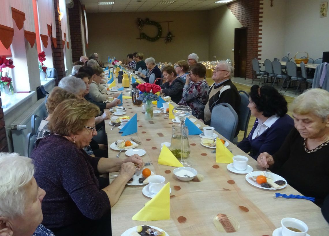 Wielkie święto seniorów w Kadłubie. Był podwieczorek i wspólna zabawa