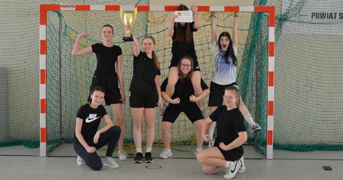 Strzeleccy licealiści powitali wiosnę na sportowo. I pomogli choremu chłopcu