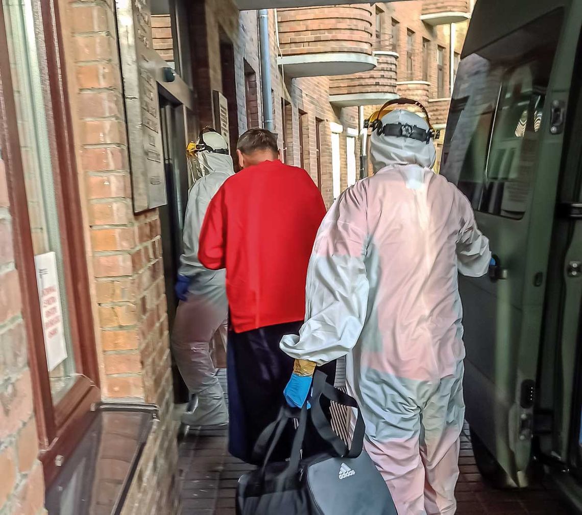 Wojsko przywoziło zakażonych. Oddział jest już zapełniony Wojsko przywoziło zakażonych. Oddział jest już zapełniony