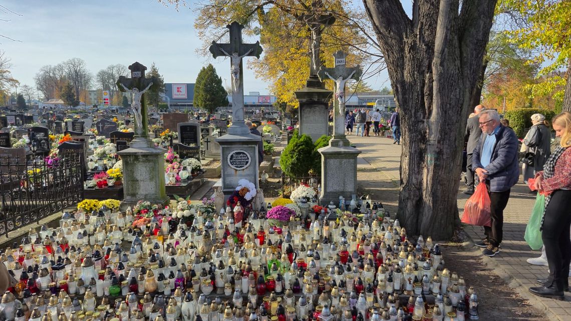 Wszystkich Świętych 2025. Mieszkańcy powiatu strzeleckiego pamiętają o bliskich Wszystkich Świętych 2025. Mieszkańcy powiatu strzeleckiego pamiętają o bliskich