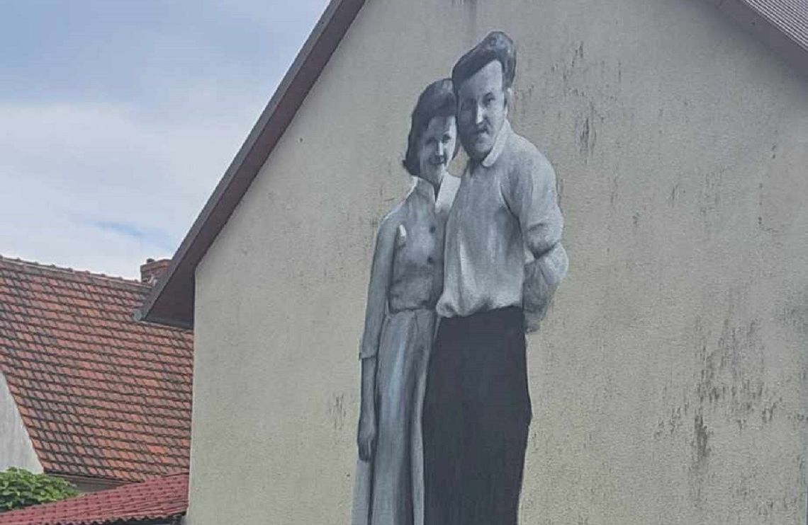 Wyjątkowe murale w Gąsiorowicach. Opowiadają historię mieszkańców miejscowości