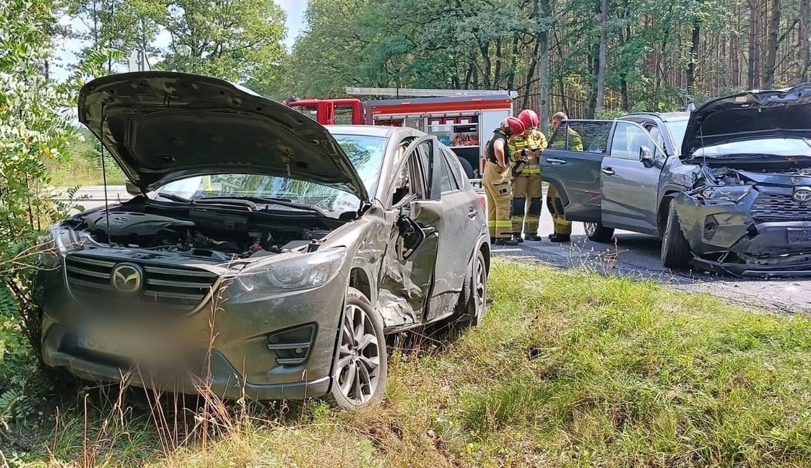 Nie ustąpił pierwszeństwa i uderzył w drugi samochód. Niebezpiecznie na DW 463