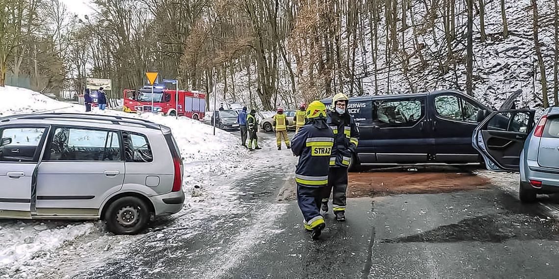 Wypadek i stłuczka w Porębie Wypadek i stłuczka w Porębie