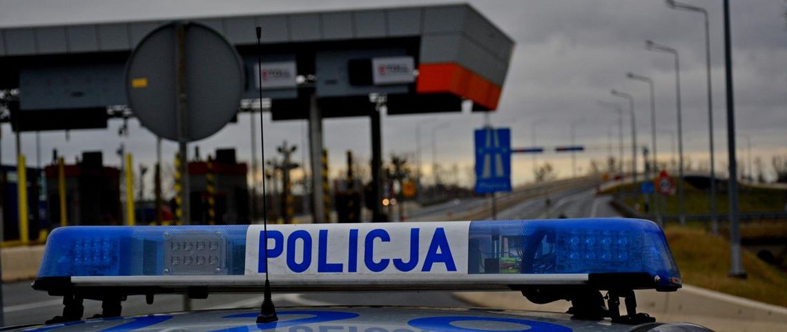 Wypadek na autostradzie A4. Samochód uderzył w przyczepkę