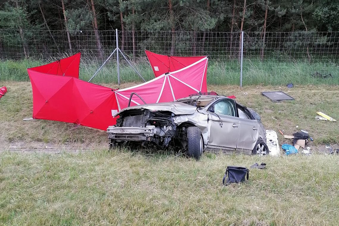 Wypadek na autostradzie A4. Volvo wypadło z jezdni, nie żyje kobieta