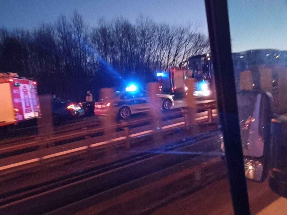 Wypadek na A4 z udziałem autokaru Miedzi Legnica. Ranna matka i dwoje dzieci!