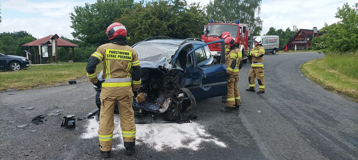 Wypadek na trasie Leśnica - Góra św. Anny. Dwie osoby poszkodowane