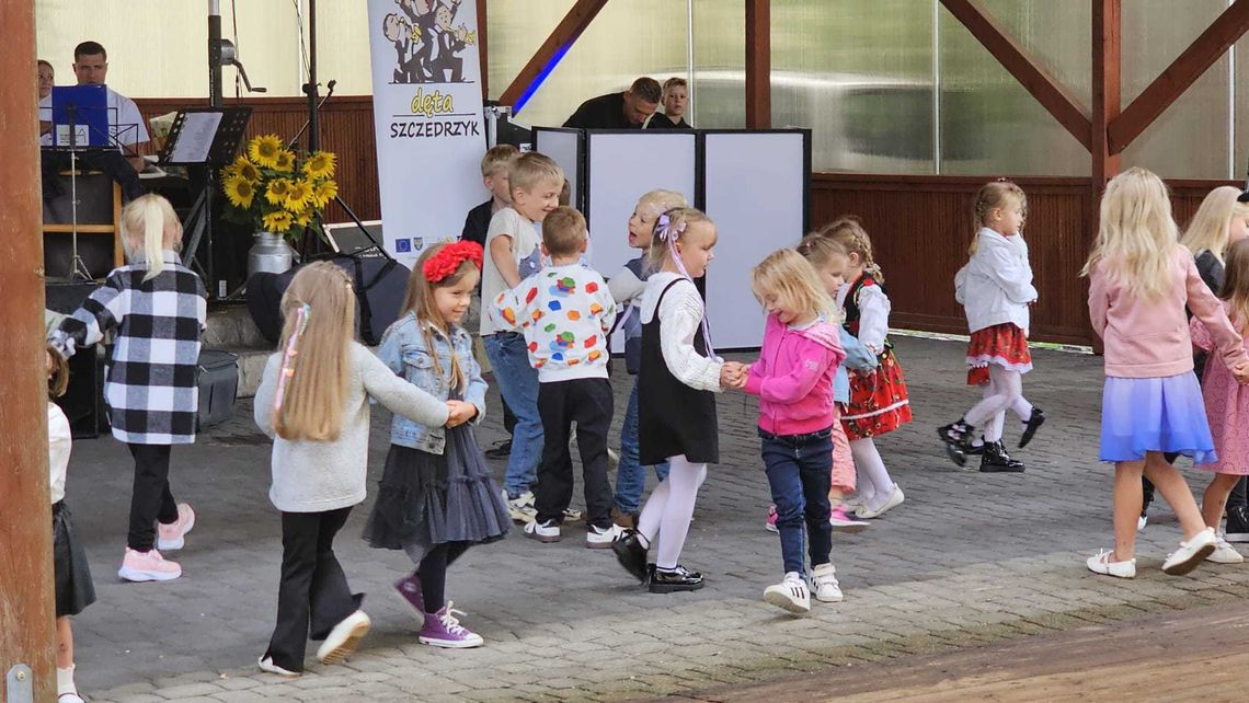 Wyśmienita zabawa w Krośnicy. Bawili się nie tylko mieszkańcy wsi Wyśmienita zabawa w Krośnicy. Bawili się nie tylko mieszkańcy wsi