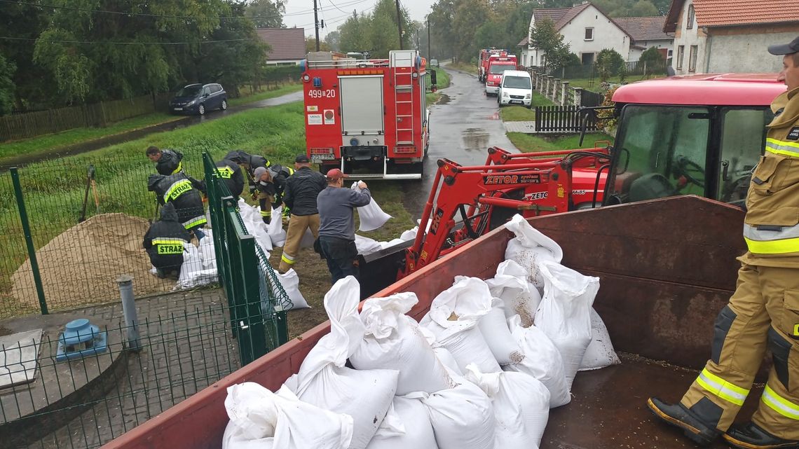 Załamanie pogody. Władze i służby w powiecie strzeleckim szykują się na ulewy