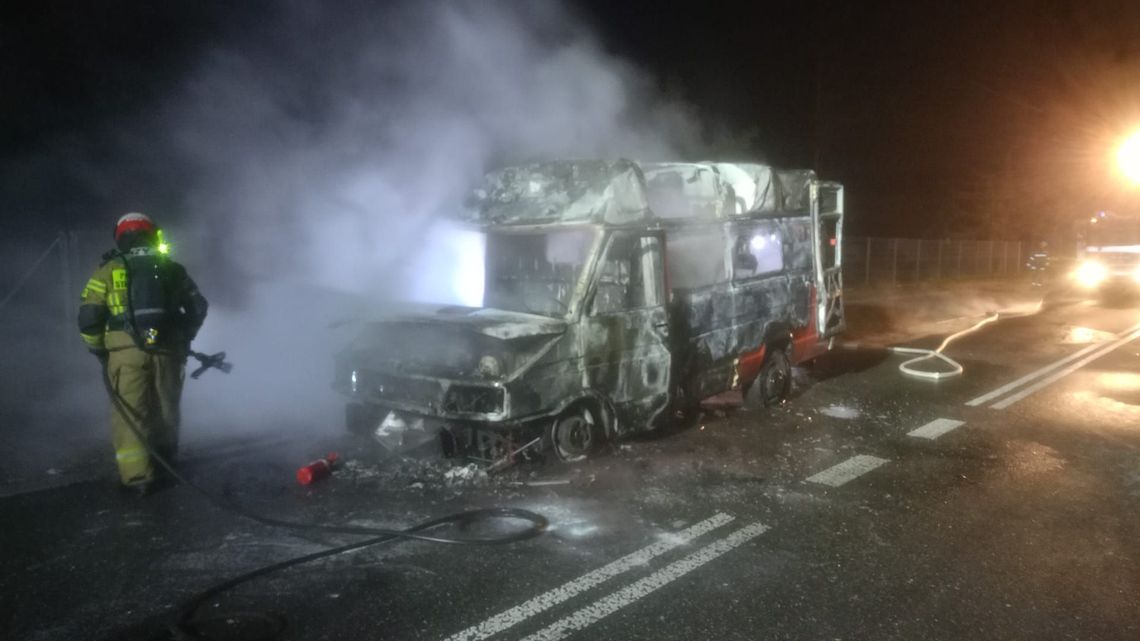 Spłonął samochód strażaków z Kadłuba. Wracał z akcji pomocy w Głuchołazach