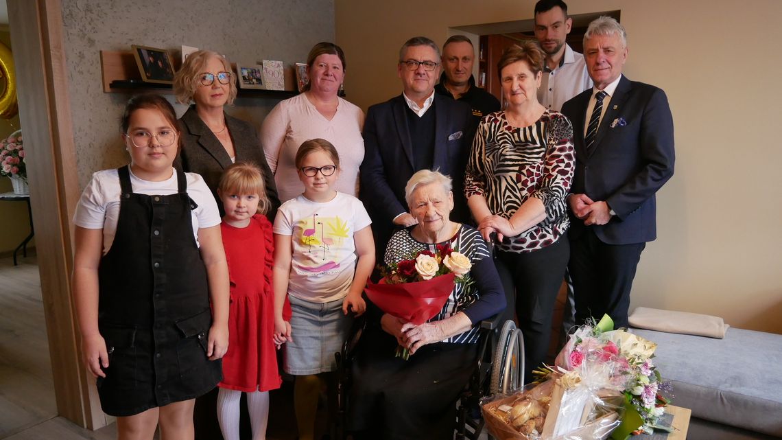 Serdeczności dla jubilatki. Pani Maria z Rożniątowa świętowała 90. urodziny