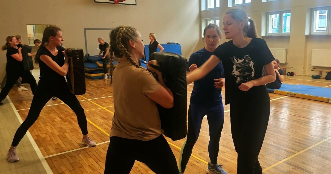 Szkolenie z samoobrony dla pań w Strzelcach Opolskich. Było duże zainteresowanie