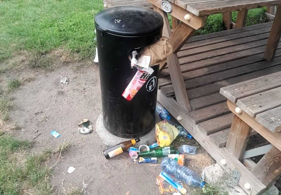 Zabawa jednych, zmartwienie drugich. Mieszkańcy strzeleckich wsi mają dość hałasów i śmieci