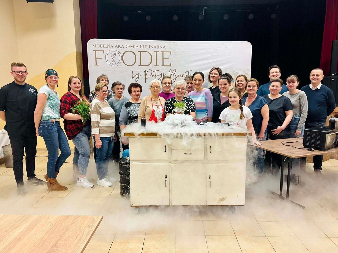 Mieszkańcy Kolonowskiego gotowali pod okiem Patryka Buchty Mieszkańcy Kolonowskiego gotowali pod okiem Patryka Buchty