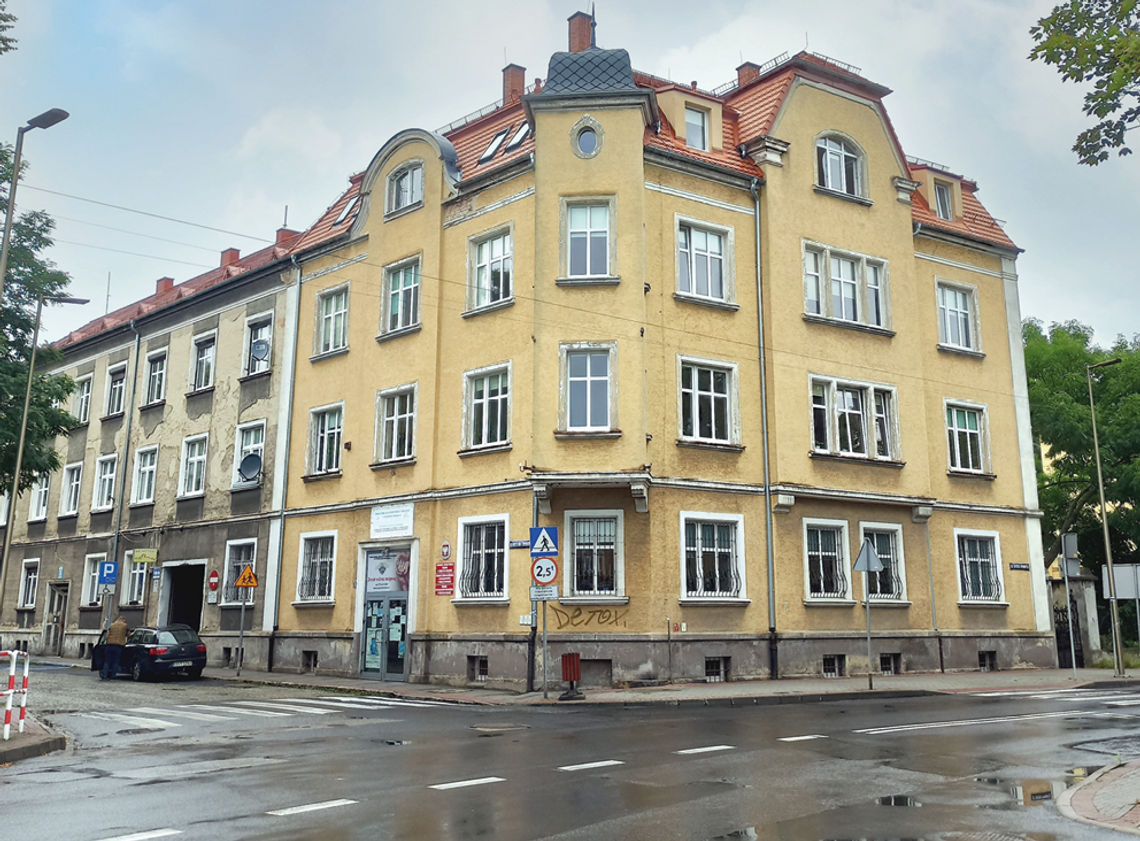 Zabytkowy budynek PCPR w Strzelcach Opolskich do remontu. Za ile? Zabytkowy budynek PCPR w Strzelcach Opolskich do remontu. Za ile?