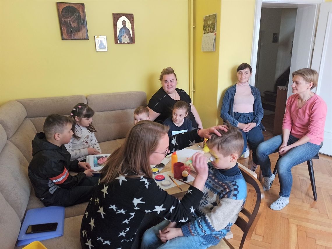 Zajęcia dla dzieci i kurs języka. Gmina Kolonowskie pomaga uchodźcom