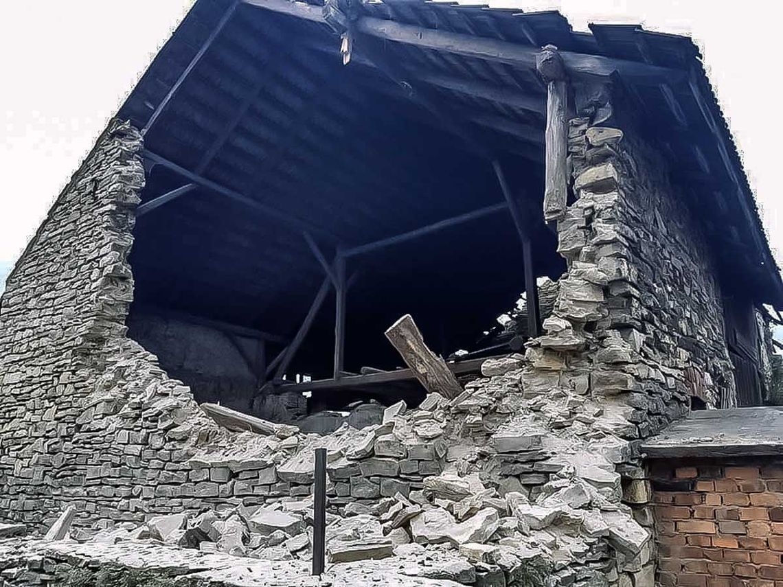 Zawaliła się ściana stodoły