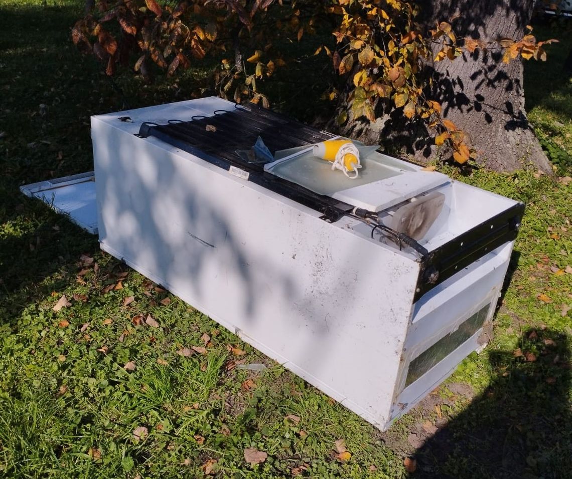Zbiórka elektroodpadów w Kalinowicach. Ktoś podrzucił rozmontowaną lodówkę