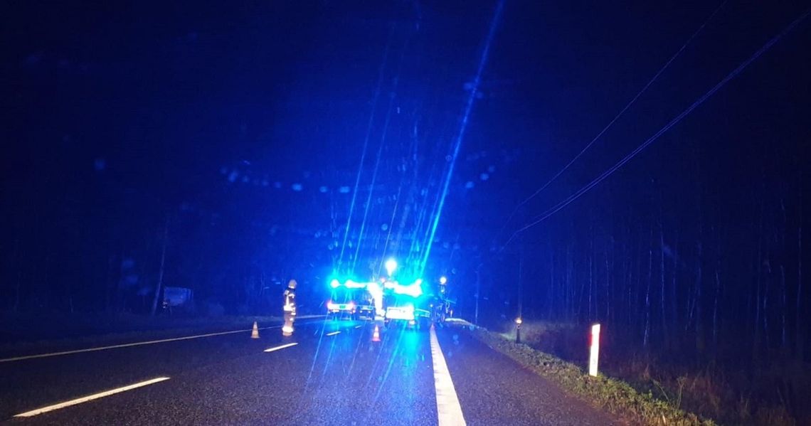 Zderzenie ciężarówki i osobówki między Błotnicą Strzelecką a Płużnicą Wielką