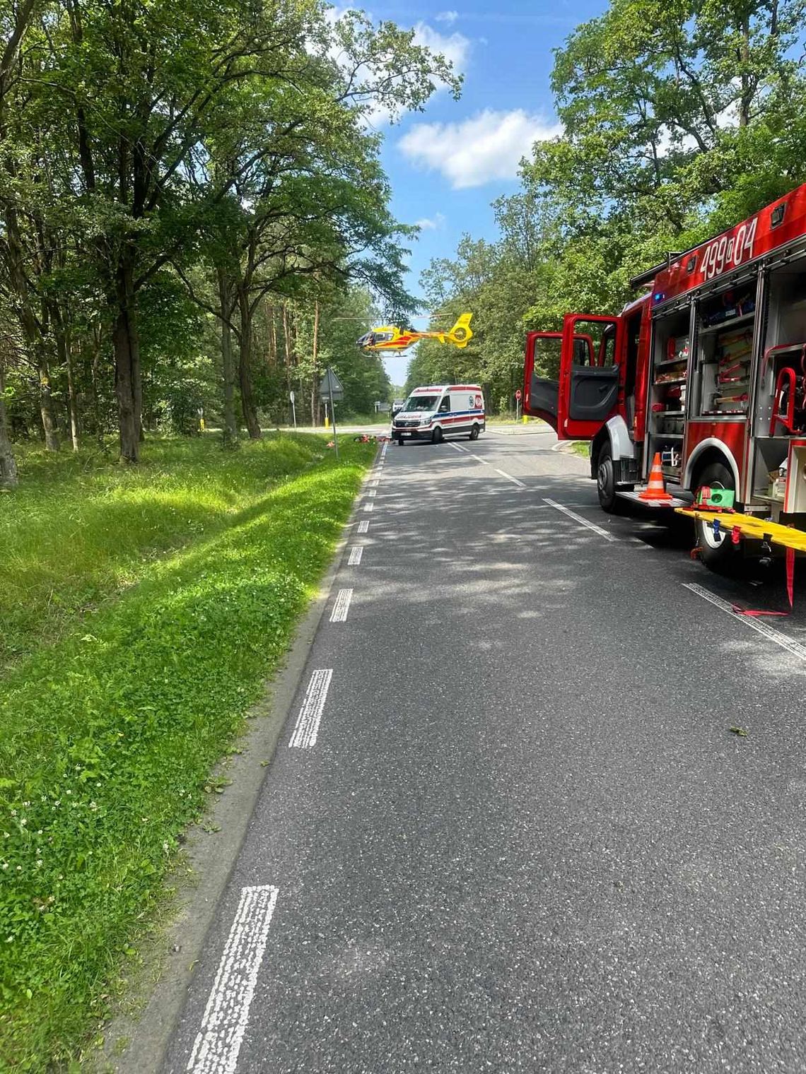 Zderzenie osobówki z motocyklem. Poszkodowana została zabrana przez LPR