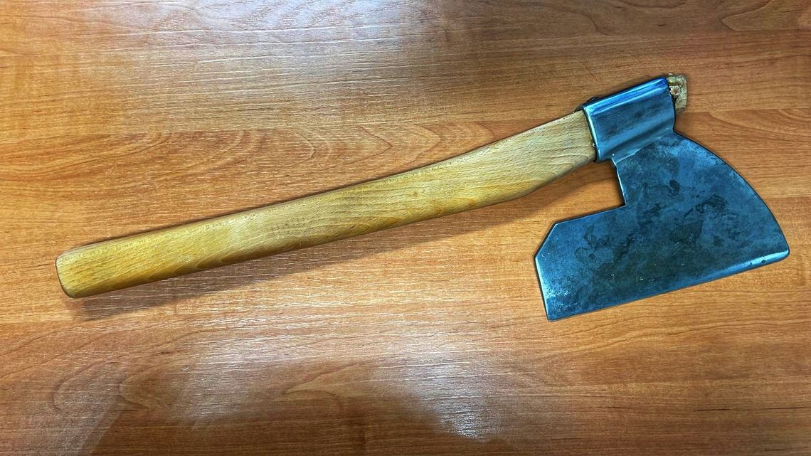 Zdradzany mąż pobił kochanka żony nogą od stołu. Ten chciał się zemścić toporem Zdradzany mąż pobił kochanka żony nogą od stołu. Ten chciał się zemścić toporem