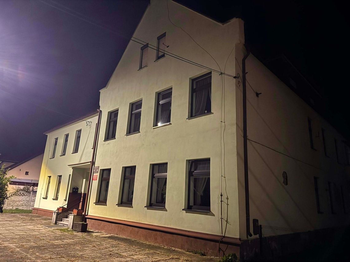 Żędowice żegnają stary budynek szkoły. Zadecydowano o rozbiórce Żędowice żegnają stary budynek szkoły. Zadecydowano o rozbiórce