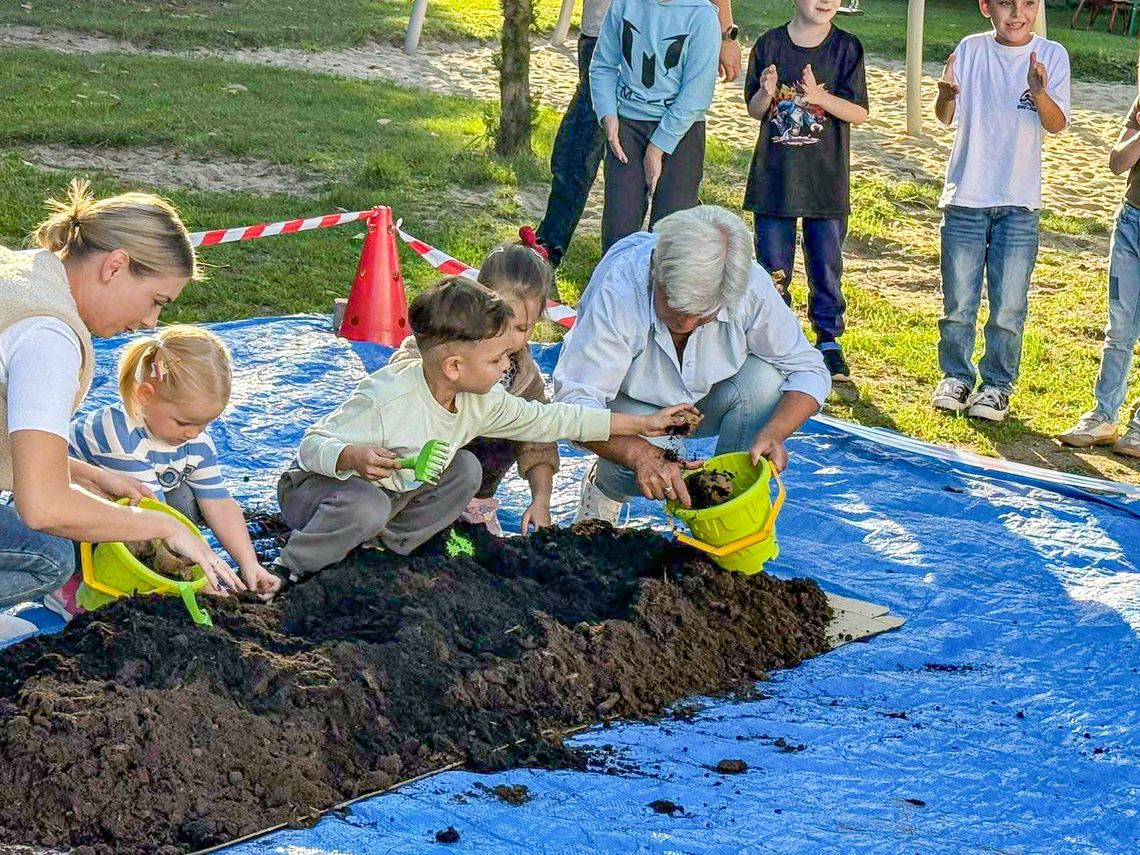 Ziemniaczane szaleństwo w Izbicku i Otmiach. Były wykopki i konkurs na obierkę Ziemniaczane szaleństwo w Izbicku i Otmiach. Były wykopki i konkurs na obierkę