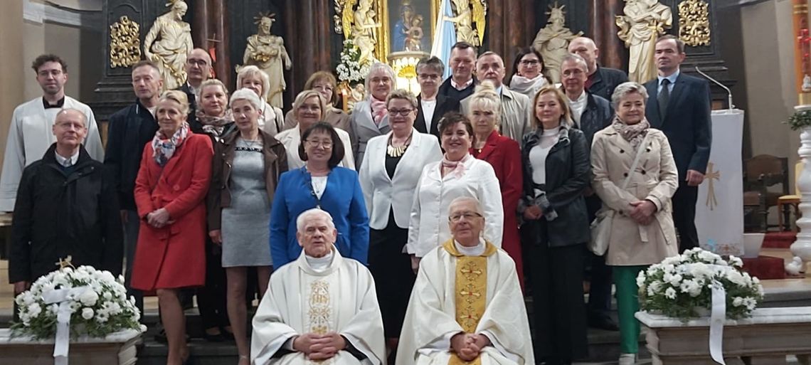 Po 50 latach znów stanęli przed ołtarzem. Wyjątkowa rocznica w parafii św. Wawrzyńca Po 50 latach znów stanęli przed ołtarzem. Wyjątkowa rocznica w parafii św. Wawrzyńca