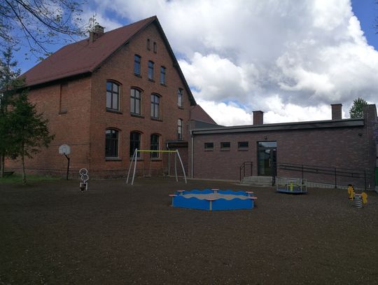 Rozbudowana szkoła podstawowa im. św. Jacka w Staniszczach Małych