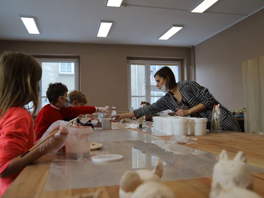 Warsztaty ceramiczne to atrakcja i dla dzieci, i dla dorosłych Warsztaty ceramiczne to atrakcja i dla dzieci, i dla dorosłych