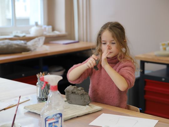 Warsztaty ceramiczne to atrakcja i dla dzieci, i dla dorosłych Warsztaty ceramiczne to atrakcja i dla dzieci, i dla dorosłych