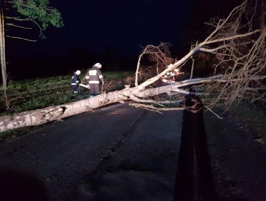 Wichury w powiecie strzeleckim. Ponad 30 interwencji strażaków!