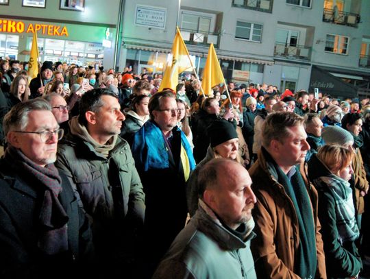 Protest przeciw napaści Rosji na Ukrainę w Opolu. Uczestnicy mieli łzy w oczach Protest przeciw napaści Rosji na Ukrainę w Opolu. Uczestnicy mieli łzy w oczach
