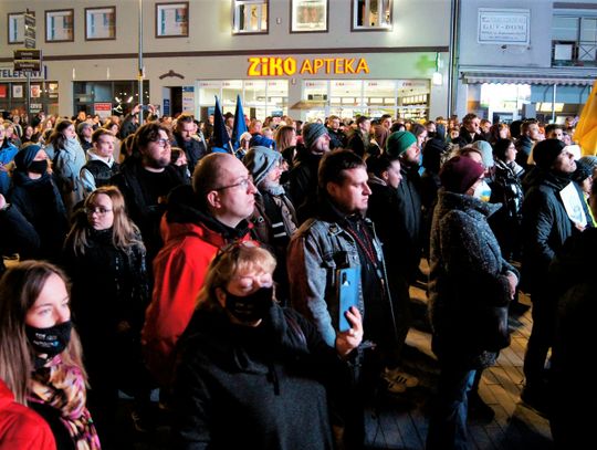 Protest przeciw napaści Rosji na Ukrainę w Opolu. Uczestnicy mieli łzy w oczach Protest przeciw napaści Rosji na Ukrainę w Opolu. Uczestnicy mieli łzy w oczach
