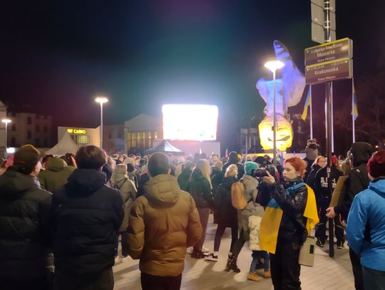 Protest przeciw napaści Rosji na Ukrainę w Opolu. Uczestnicy mieli łzy w oczach Protest przeciw napaści Rosji na Ukrainę w Opolu. Uczestnicy mieli łzy w oczach