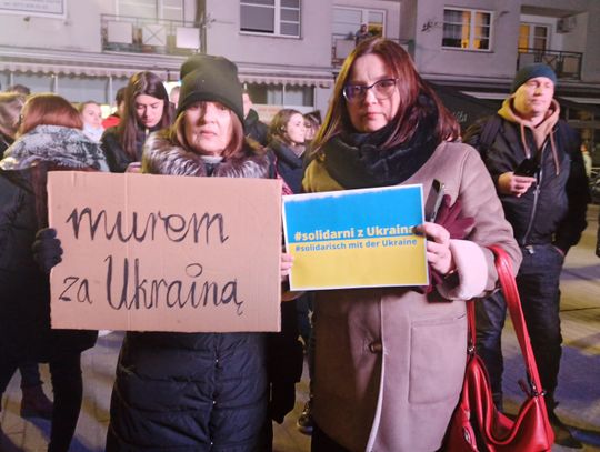 Protest przeciw napaści Rosji na Ukrainę w Opolu. Uczestnicy mieli łzy w oczach Protest przeciw napaści Rosji na Ukrainę w Opolu. Uczestnicy mieli łzy w oczach